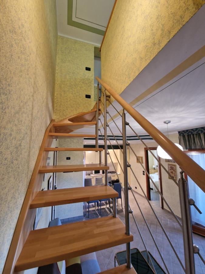 Casa Vittoria Sirmione Punta Gro Con Piscina 아파트 외부 사진