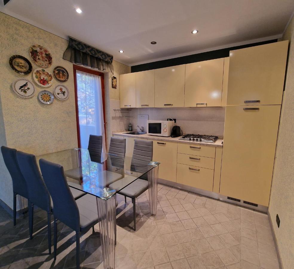 Casa Vittoria Sirmione Punta Gro Con Piscina 아파트 외부 사진
