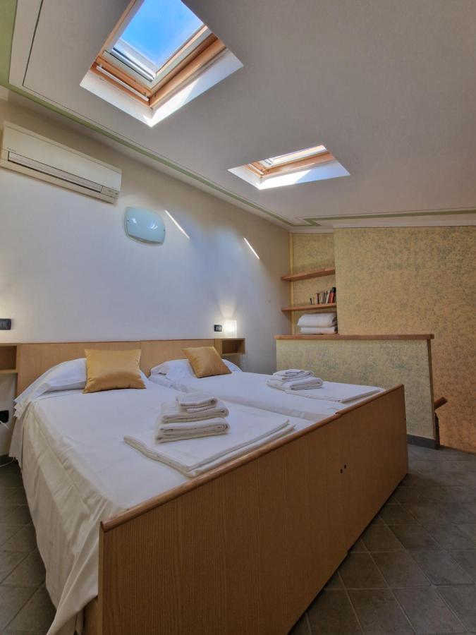 Casa Vittoria Sirmione Punta Gro Con Piscina 아파트 외부 사진